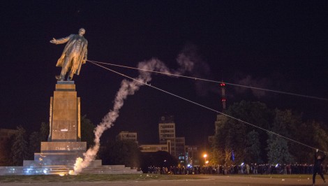 La plus grande statue de Lénine en Ukraine déboulonnée