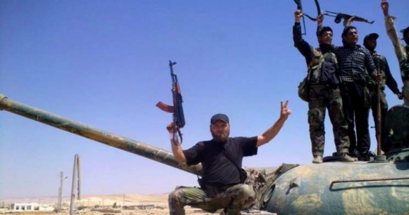 Les rebelles modérés rejoignent Al Qaïda avec les armes américaines