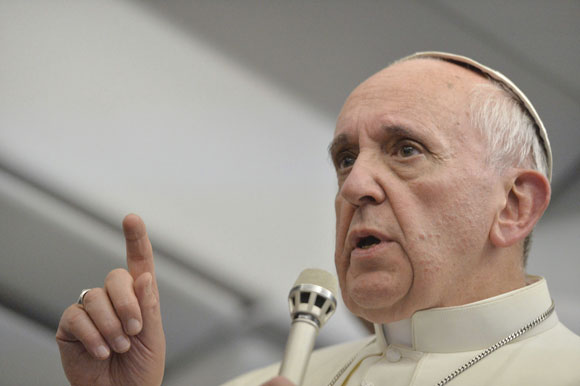  pape Francois lapins Mgr Becciu Secretairerie d Etat rectifie 
