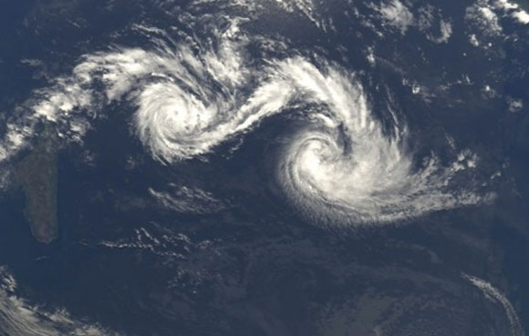 rencontre-deux-cyclones-ocean-indien-1