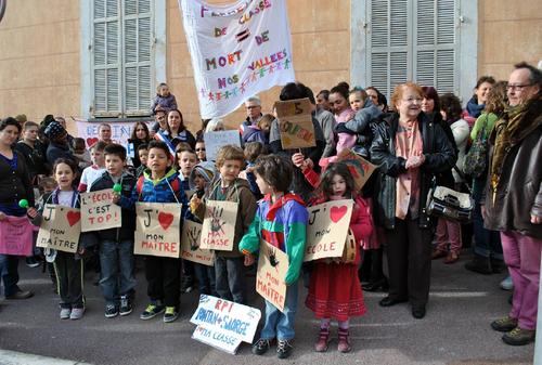 Alpes-Maritimes la colère de parents et d’enseignants contre les fermetures de classes