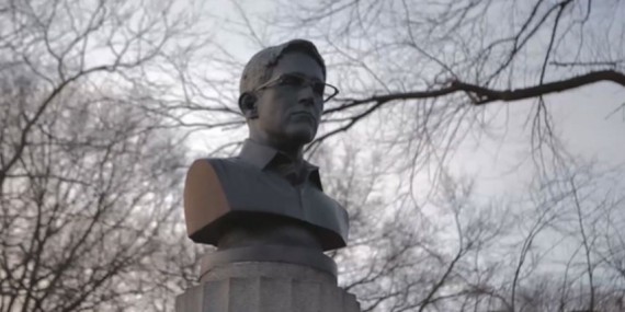 un buste de Snowden dans un parc de Brooklyn