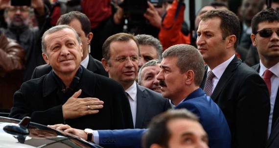 Elections Turquie victoire AKP Erdogan majorité absolue Parlement