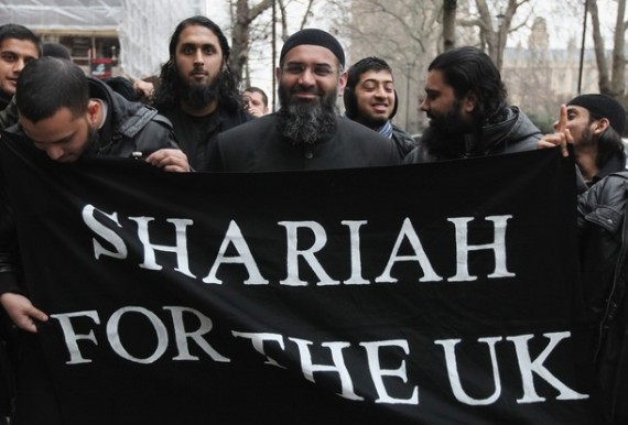 multicultarisme britannique tribunaux islamiques viols bandes ethniques universitaire ex musulman