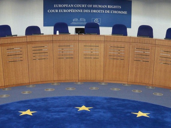 Cour européenne droits homme indemnise immigré illégal 10.000 euros