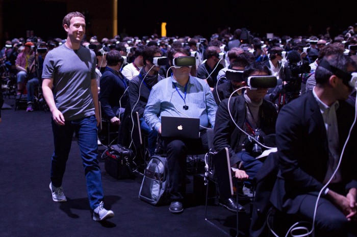 Marc Zuckerberg Mobile World Congress masque réalité virtuelle allégorie orwellienne
