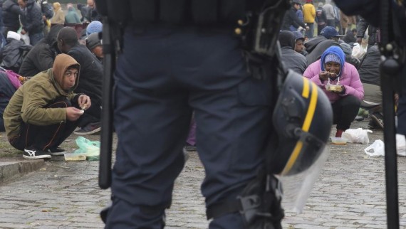 réfugiés Calais violences policières attaques extrême droite