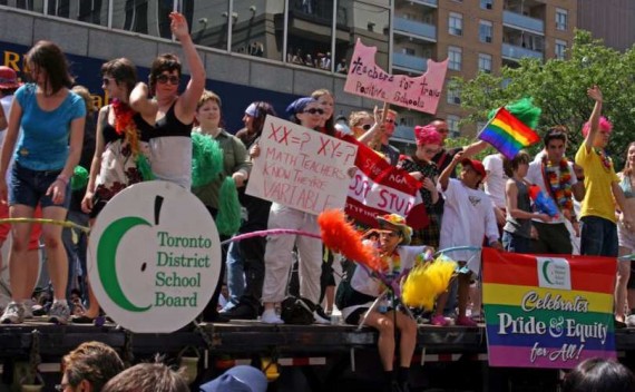 enseignement LGBT court circuiter parents Toronto gays