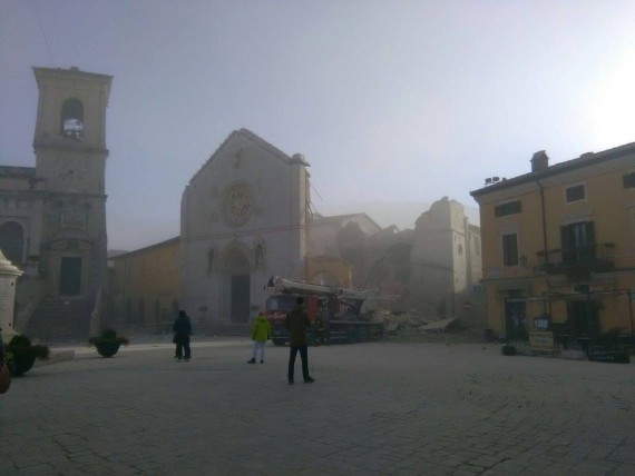 basilique Saint Benoît cathédrale Nursie détruites tremblement terre