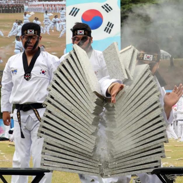 plaques marbre mains services spéciaux forces armées sud coréennes photo