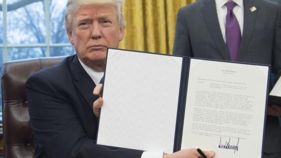 Trump retire Etats Unis TPP Chine oligarchie commerce globaliste