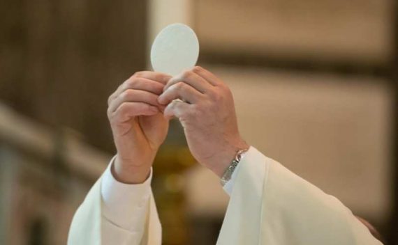 catholiques Malte interpellent évêques communion divorcés remariés