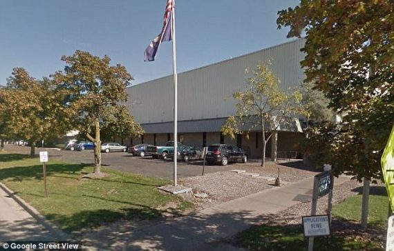 robot accusé mort femme usine Michigan