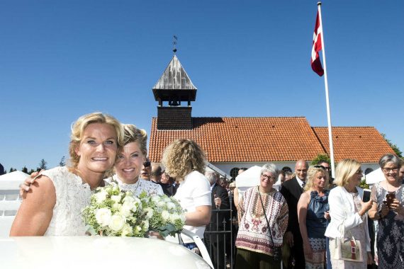 Menace Eglise catholique Danemark nombre couples gays religieusement mariés
