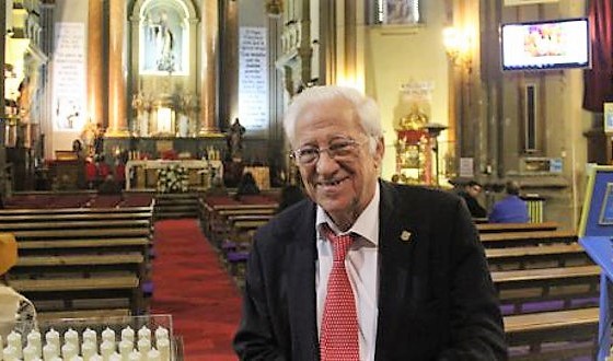 prêtre espagnol invite participants Gay Pride venir église Madrid
