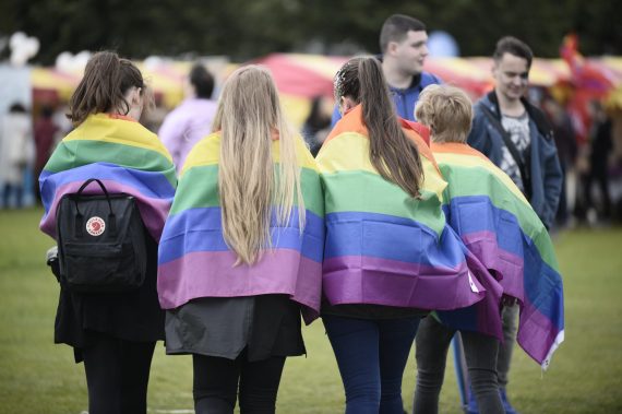 prêtre catholique écossais enseignement questions LGBT écoles