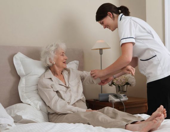 système santé soviétoïde britannique pénurie infirmières domicile