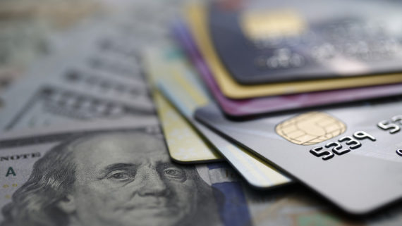 dette cartes crédit Etats Unis 1000 milliards dollars totale première fois