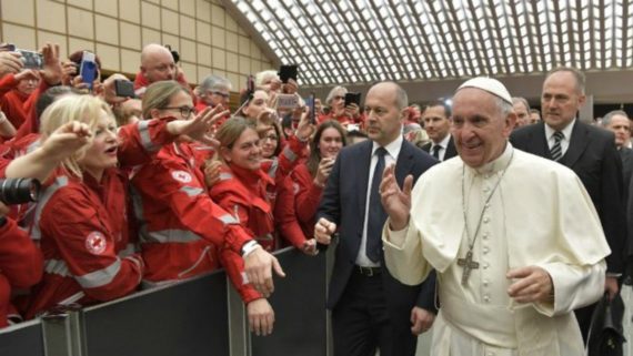 pape Dieu père tous confessions bénédiction membres Croix Rouge italienne