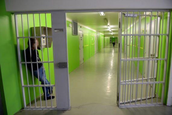 téléphones fixes cellules prisons détenus