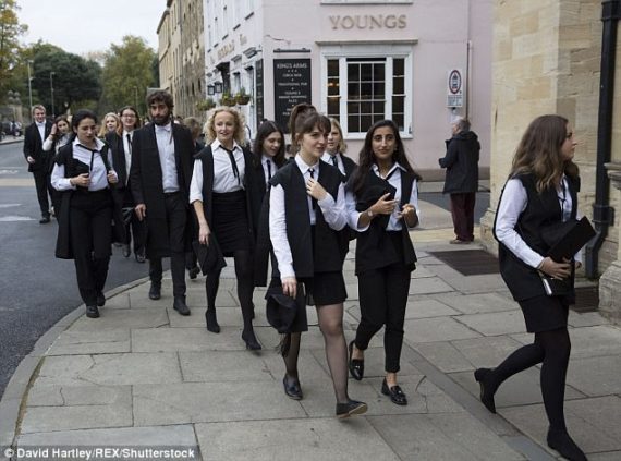 université Oxford étudiantes quart heure plus examens