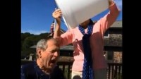 Le président Bush arrosé L'Ice Bucket Challenge