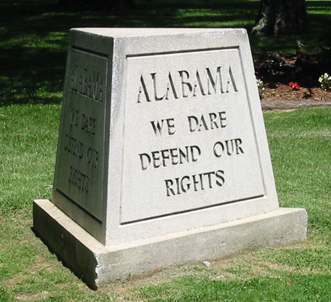 Un juge fédéral bloque une loi restreignant l’avortement en Alabama