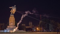 La photo : la plus grande statue de Lénine en Ukraine déboulonnée