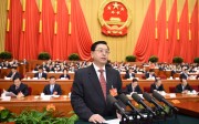 La phrase :  « La décision a été prise solennellement après avoir écouté les opinions des différents secteurs de Hong-Kong »