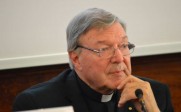 Le Cardinal Pell juge le pape François « inhabituel »