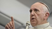 pape Francois lapins Mgr Becciu Secretairerie d Etat rectifie