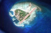 La Chine développe ses capacités militaires navales et aériennes sur des îles en mer de Chine