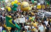 Brésil : la crise économique et le scandale Pétrobras poussent 1,5 million de manifestants à réclamer la destitution de Dilma Rousseff