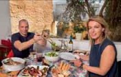Le ministre grec des Finances « regrette » son roman photo dans Paris Match