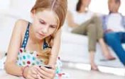 Une psychothérapeute pour enfants accuse les smartphones d’affaiblir la santé mentale des jeunes