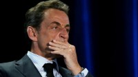 Face à Hollande, Sarkozy demeure Républicains