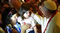 Attentats vie pape François compare avortement euthanasie morts migrants mer
