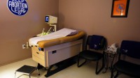Au Texas, “Roe v. Wade” est quasiment mort : la moitié des cliniques d’avortement devraient fermer leurs portes