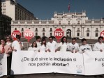 Des jeunes trisomiques manifestent contre l’avortement au Chili