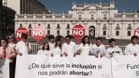 Des jeunes trisomiques manifestent contre l’avortement au Chili