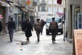 Militaires et policiers caillassés par des hommes cagoulés à Valence