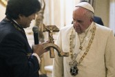 Le Vatican affirme que le crucifix communiste d’Evo Morales est un symbole de dialogue