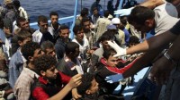Un bateau de MSF, surchargé de clandestins, interdit d’accoster en Sicile en raison d’un manque de place