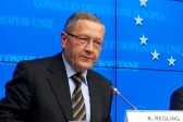 Pour survivre, l’euro a besoin d’un parlement et d’un ministère des finances au niveau de la zone euro, dit Klaus Regling