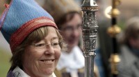 Brunne évêquesse lesbienne retirer croix église ajouter symboles musulmans