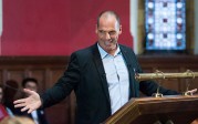 Yanis Varoufakis, payé 1000 euros la minute, se fait huer…