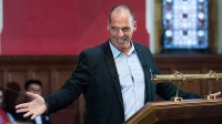 Yanis Varoufakis, payé 1000 euros la minute, se fait huer…