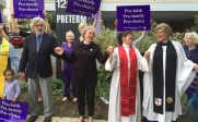 A Cleveland, dans l’Ohio, des pasteurs participent à la bénédiction d’une clinique d’avortement
