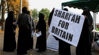 charia hommes musulmans vingt enfants Royaume-Uni baronne Cox