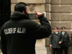 Des prisonniers musulmans imposent la djizîa, l’impôt de la dhimmitude aux non musulmans au Royaume-Uni